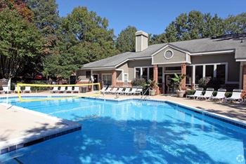 Relaxing pool